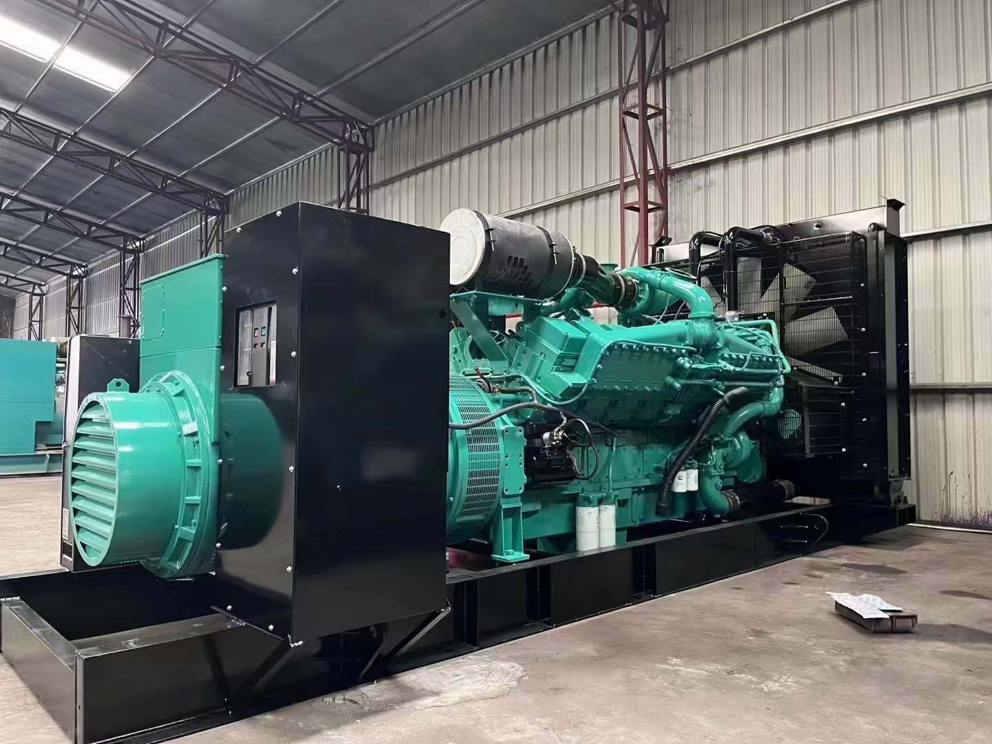 绿园如何降低 800kW 柴油发电机输出电流的波动？