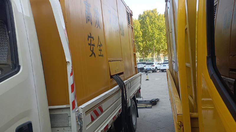绿园如何判断柴油发电机组和UPS电源的切换时间是否符合要求？